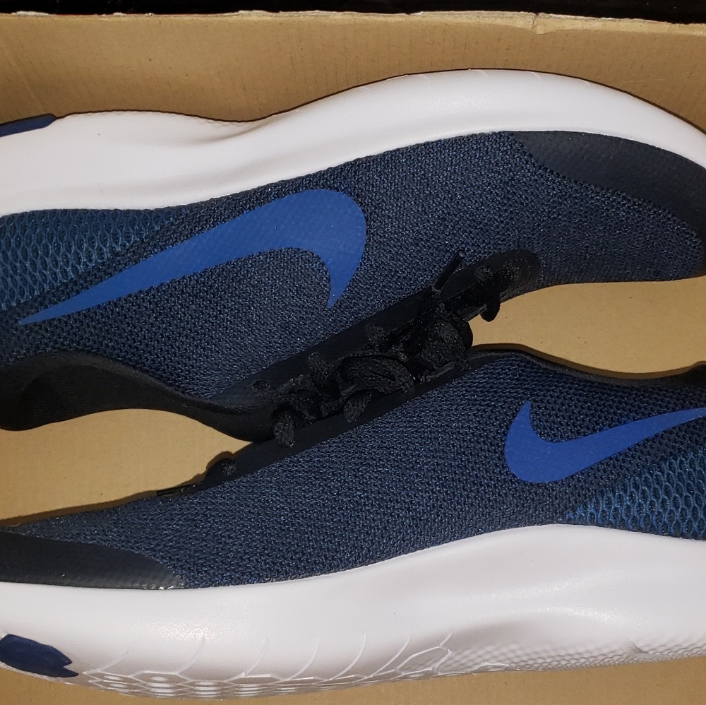 Nike Flex Experience RN 7 4E